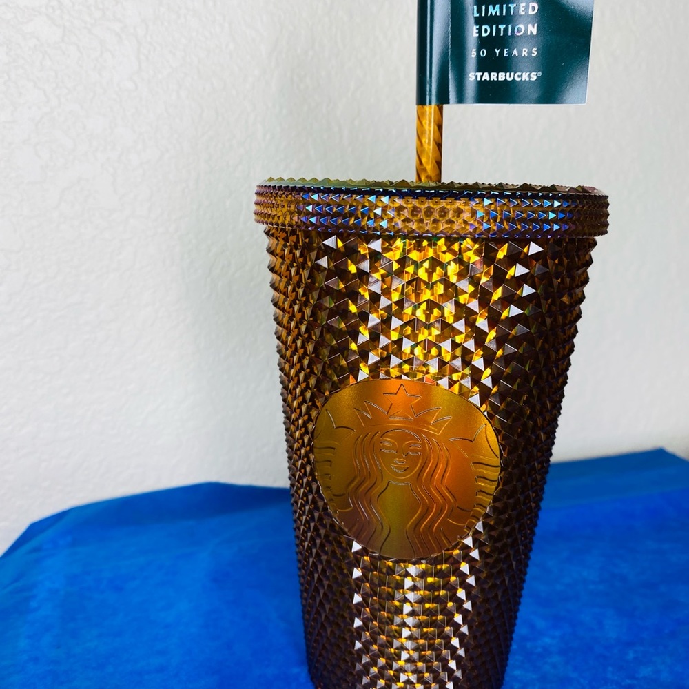 Grande Starbucks cup